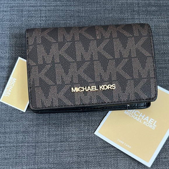 NEW MICHAEL KORS LEATHER MEDIUM SLIM WALLET - Picture 1 of 8